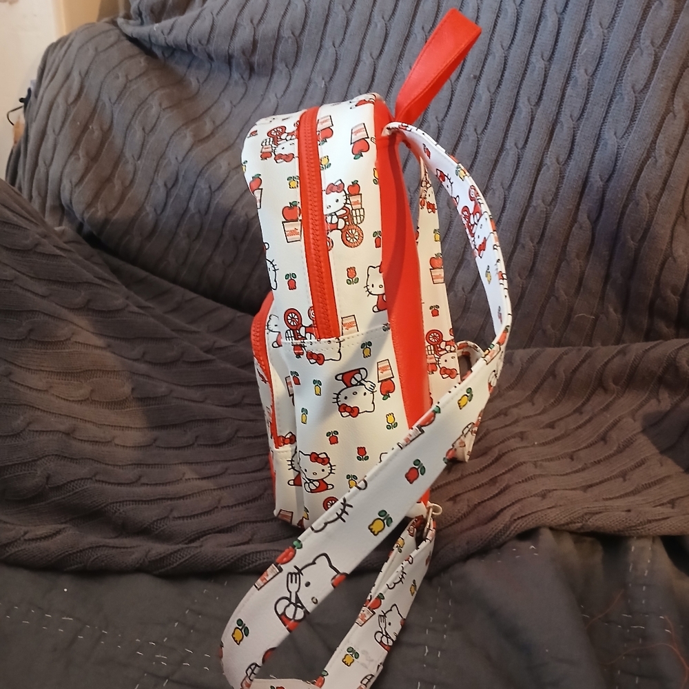 Hello Kitty Backpack (small) - Picture 6 of 6